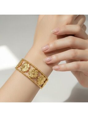 Flower-shaped Open Bracelet, Fashionable Elegant 304 Stainless Steel Bangle